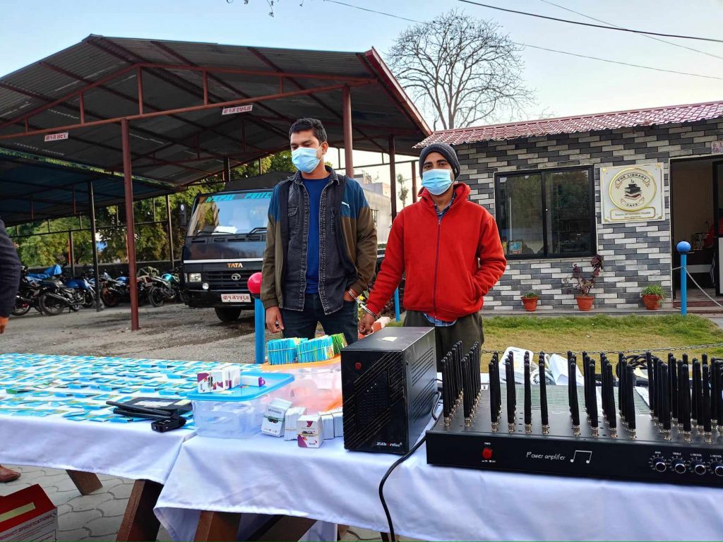 पोखरामा कल बाइपास गर्ने दुईजना  उपकरणसहित पक्राउ