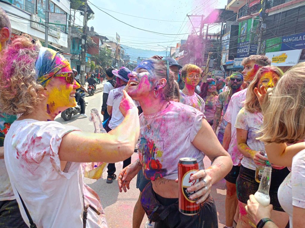 पोखरामा होली शान्तिपूर्ण, कसैलाई नियन्त्रणमा लिन नै परेन : प्रहरी