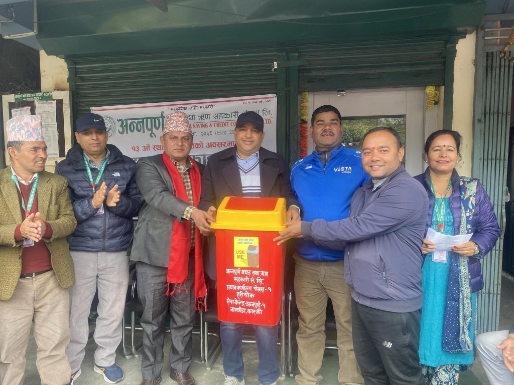 अन्नपुर्ण सहकारीद्धारा बृहत सरसफाई संगै डस्विन बितरण