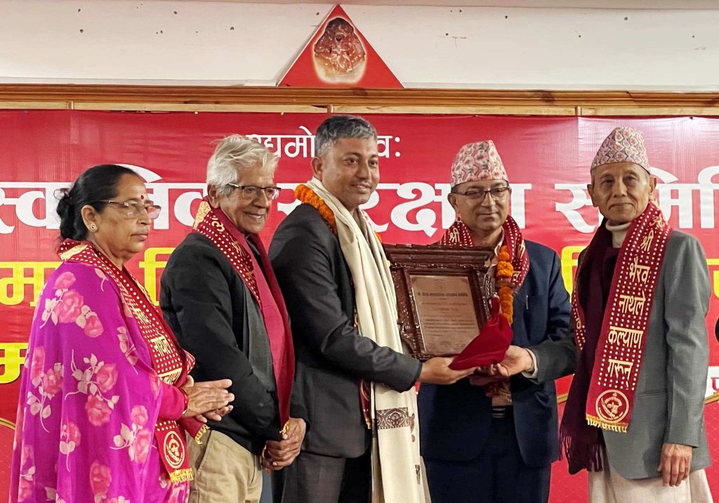 पोखरेली युवा साँस्कृतिक परिवारलाई श्री सर्वज्ञमान विष्णुदेवी संस्कृति पुरस्कार