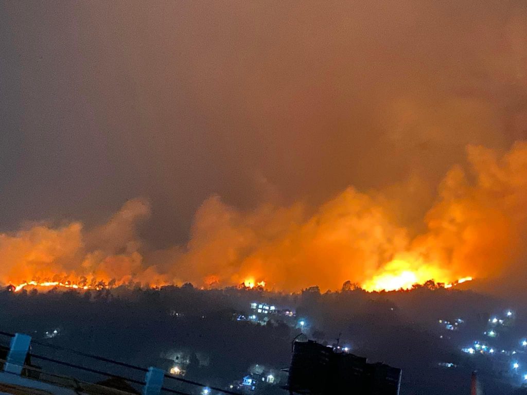 काहुँडाडामा भएको भिषण आगलागी नियन्त्रणमा, बस्ती जोगियो