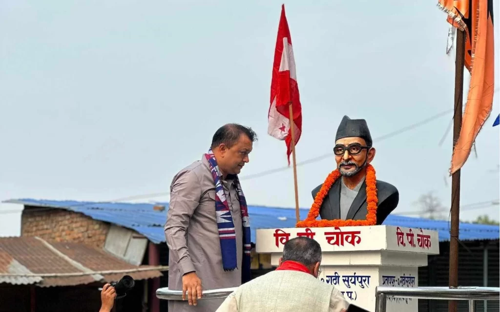 बिपीको सालिकमा माल्यार्पण गरेर गगनको दोस्रो चरणको संवाद यात्रा सुरु