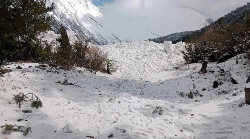 मनाङको ङिस्याङ गाउँपालिकामा हिमपहिरो