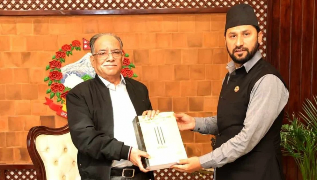 सुन तस्करी जाँचबुझ आयोगको प्रतिवेदन प्रधानमन्त्रीलाई बुझाइयो