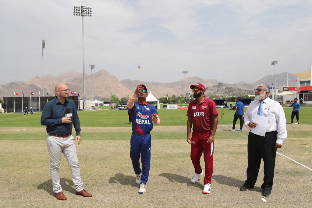 एसीसी प्रिमियर कप क्रिकेट :  कतार विरुद्ध ब्याटिङ गर्दैै नेपाल