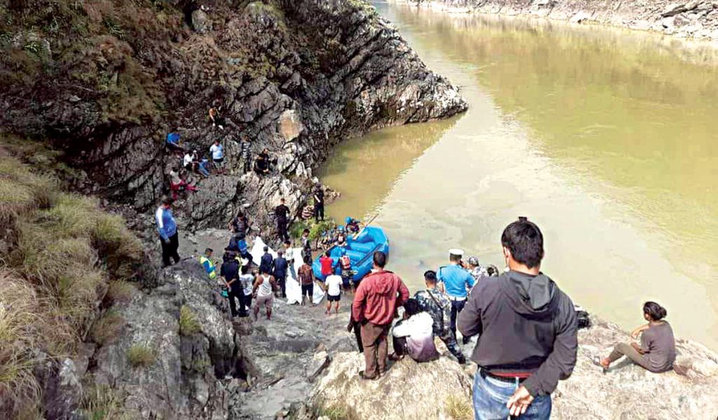 त्रिशुलीमा ट्याक्सी खस्दा बेपत्ता भएका विवशको शव भेटियो