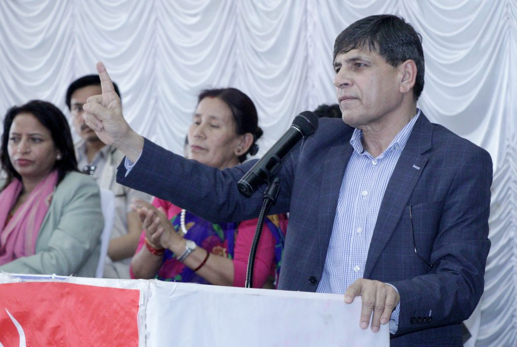 ओली नेतृत्वको एमालेले देशका समस्या समाधान गर्न सक्दैन : महासचिव भुसाल (भिडियो)