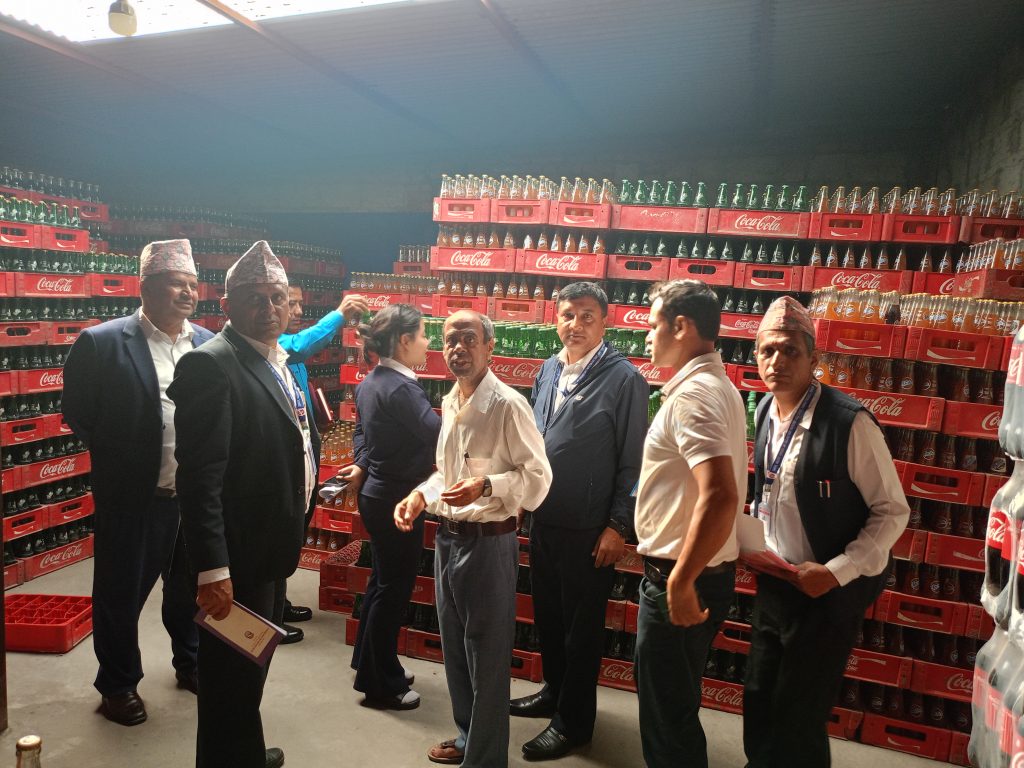 म्याद गुज्रेको पेय पदार्थ बेच्ने पोखराको इमान ट्रेडर्सलाई एक लाख जरिवाना