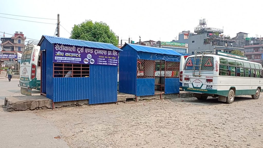 विन्ध्यवासिनी बसपार्कमा अनधिकृत टहरा बनाउन वडाध्यक्षकै साथ !