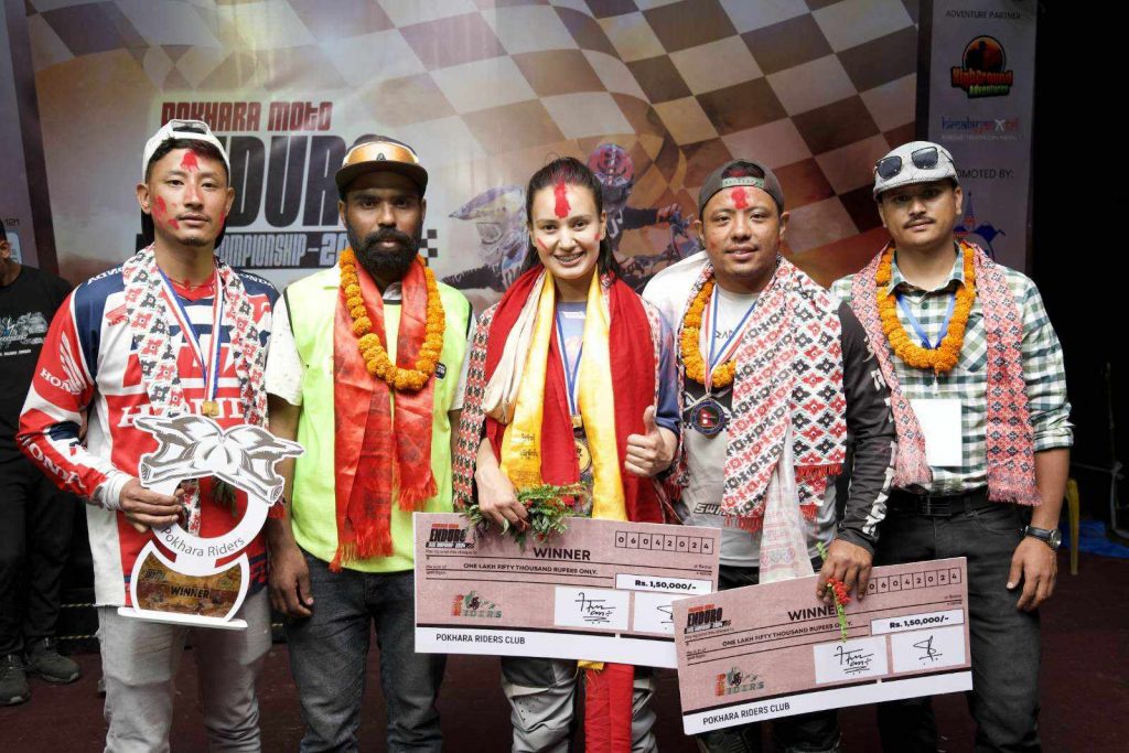 पोखरा मोटो–इन्डूरो क्रस च्याम्पियनसिपको उपाधि राजेश र वर्षालाई