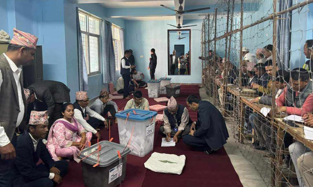 इलाममा कांग्रेसको सुरुवाती अग्रता, बझाङमा एमाले अगाडि