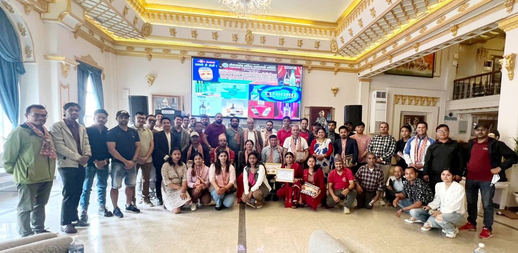 लेकसाइड मदिरा ब्यवसायीको शुभकामना आदानप्रदान