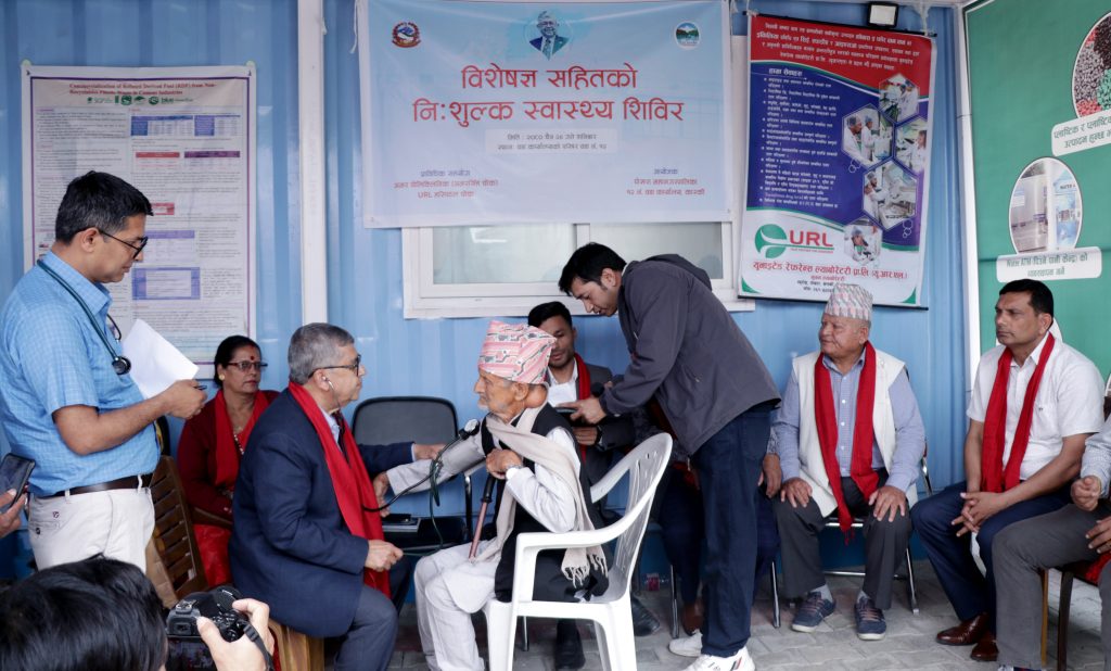 पोखरा १२ का ज्येष्ठ नागकिरलाई वडामै विशेषज्ञसहितको स्वास्थ्य शिविर