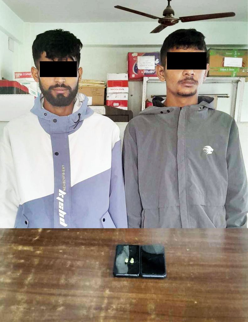 खैरो हिरोईन सहित २ जना पक्राउ