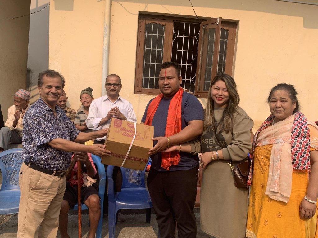 युवा व्यवसायी मल्लद्धारा बृद्धाश्रममा सहयोग