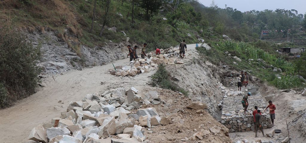 बेनी–पाखापानी सडक स्तरोन्नति सुरु