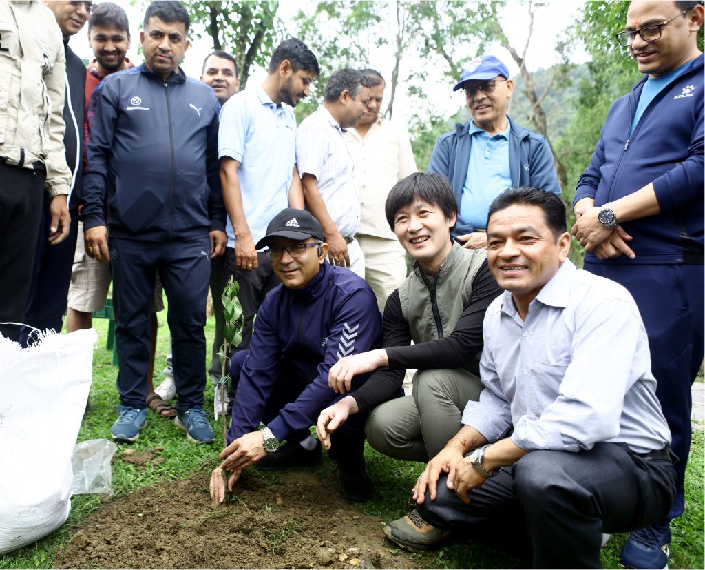 साकुरा रोप्दै महानगरले सुरु गर्‍यो ग्रीन पोखरा क्लीन पोखरा अभियान