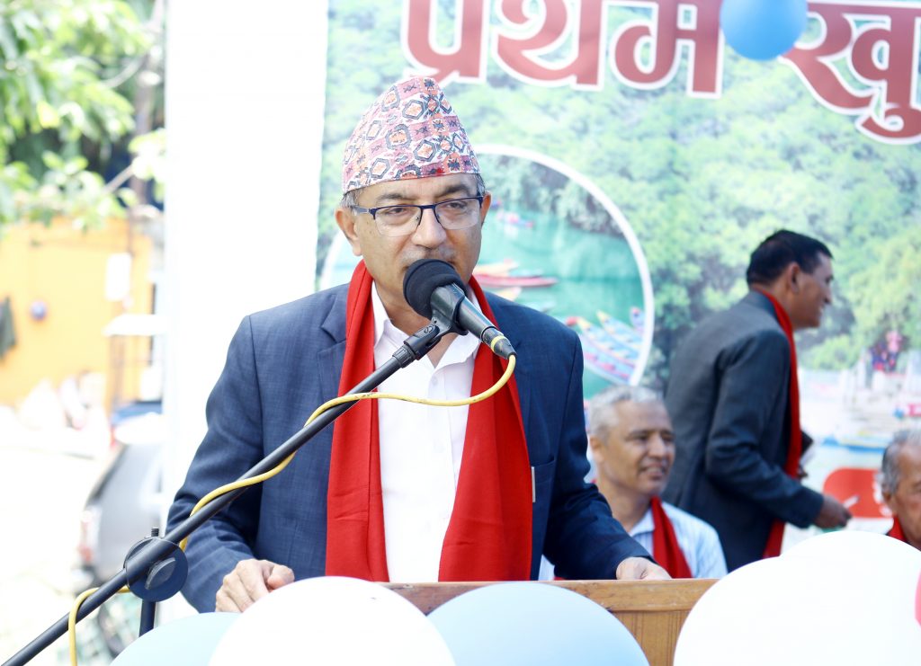 फेवातालमा  सञ्चालित डुङ्गामा राखिएका अनाधिकृत विज्ञापन हटाउन मेयरको निर्देशन