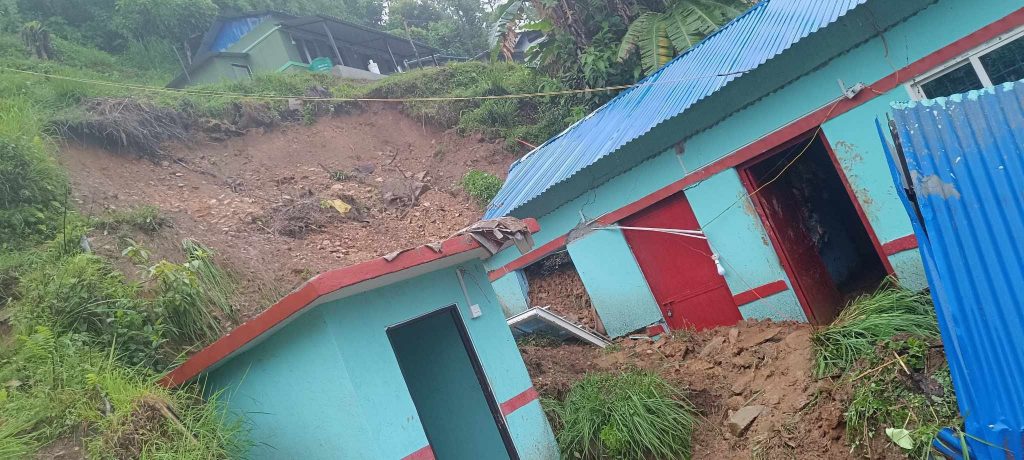 वर्षासंगै आएको पहिरोमा परेर कास्कीमा दुईजनाको ज्यान गुम्यो