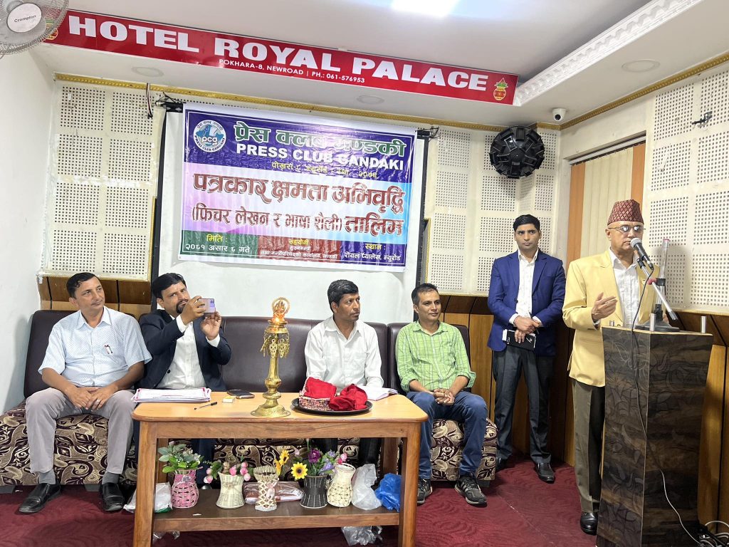 नेपाली भाषामा लडाई चलिरहेको छ : अधिकारी