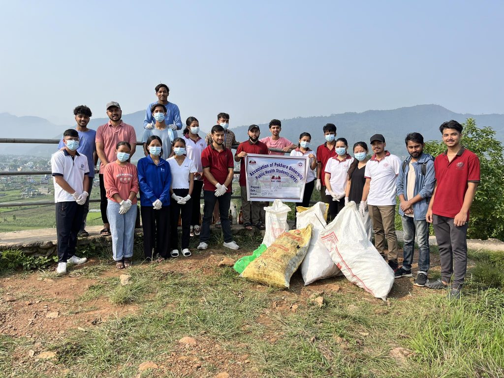 पोखरा विश्वविद्यालयका विद्यार्थीद्धारा सरसफाई