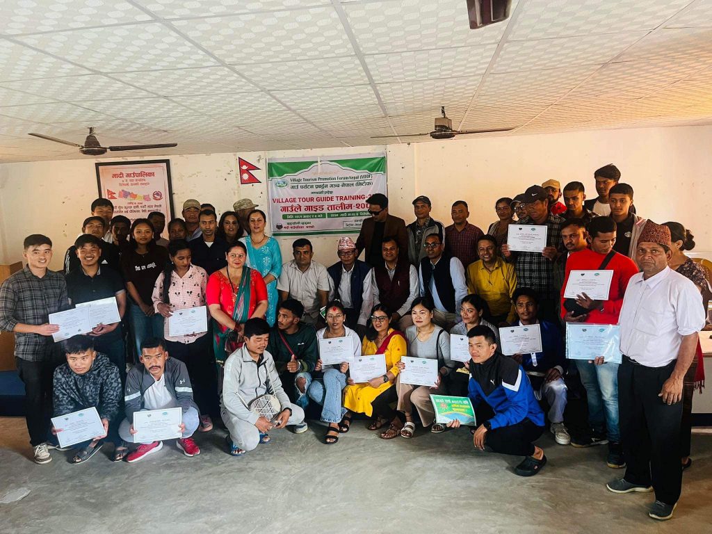 मादीका पर्यटन व्यवसायीलाई गाउँले गाइड तालिम