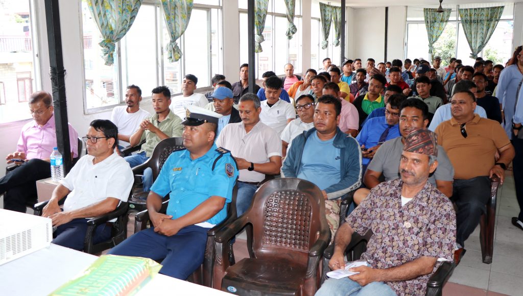 पृथ्वी राजमार्ग बस सञ्चालक कम्पनीमा आवद्ध यातायात मजदुरलाई दुर्घटना न्यूनिकरण सम्बन्धी प्रशिक्षण