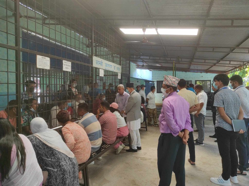 गण्डकीका मन्त्री विन्दुकुमार थापाद्धारा कास्की कारागारको निरीक्षण