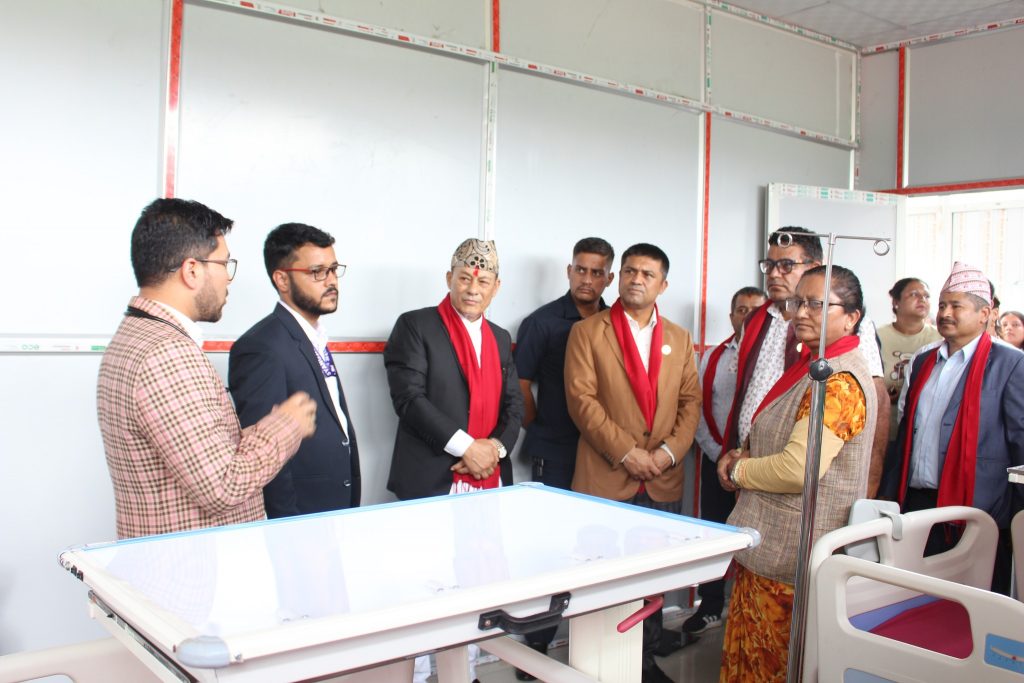 मन्त्री थापाद्वारा स्याङजा अस्पतालको निरीक्षण