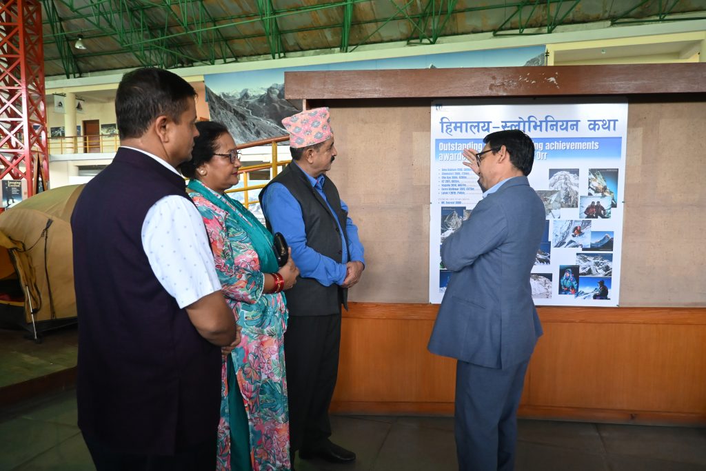 सगरमाथा आरोहणको इतिहासबारे पोखरामा नयाँ डकुमेन्ट्री प्रर्दशण