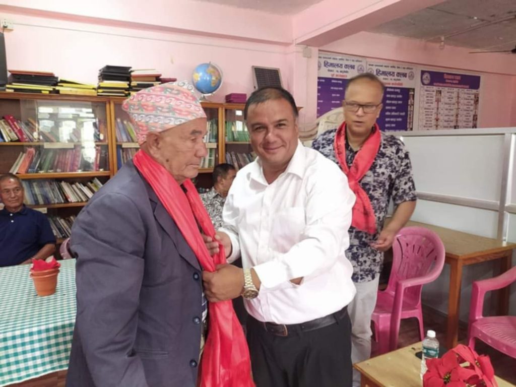 पोखराको बाटुलेचौरमा जेष्ठ नागरिकलाई सम्मान