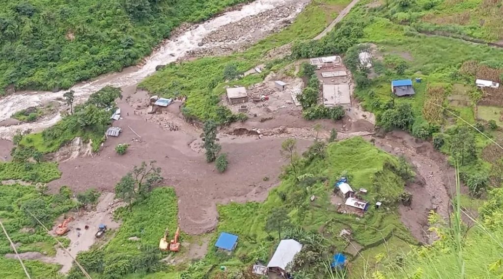 गोरखामा हाइड्रोका कामदार बसेको घर पहिरोले पुरिदाँ ४ जना बेपत्ता