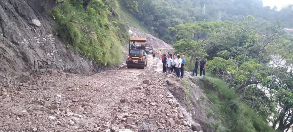 अवरुद्ध डुम्रे–बेँसीसहर सडक सञ्चालन