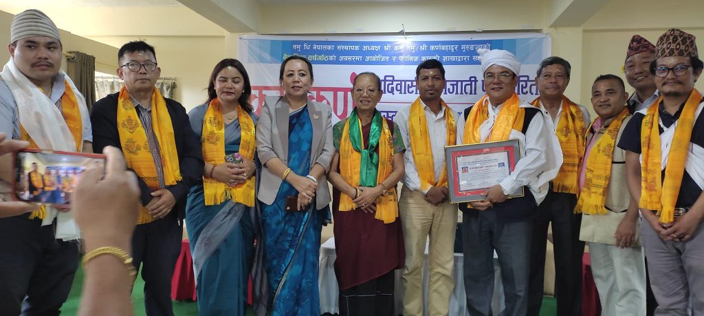 कर्म–कर्ण आदिवासी जनजाती पत्रकारिता पुरस्कारबाट खेम सारु मगर सम्मानित