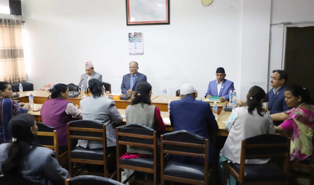 केपी ओलीले मलाई ढाँटछल गरे : प्रचण्ड