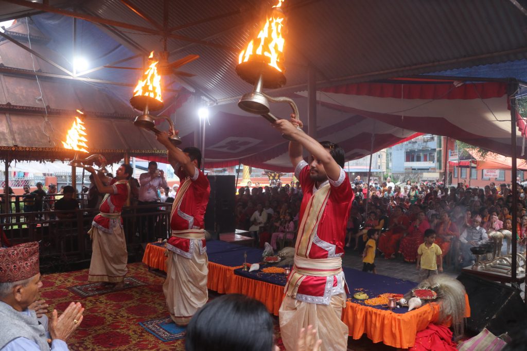गुप्तेश्वर गुफामा सन्ध्या आरती