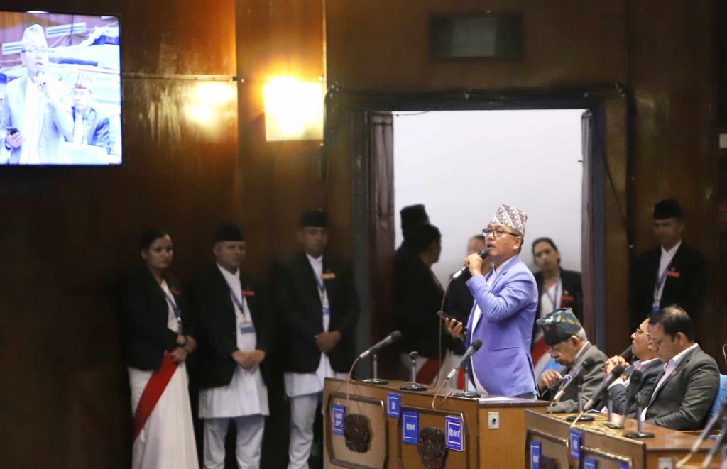 विमान दुर्घटनामा छानबिन गर्नुपर्ने व्यक्तिलाई छानबिन समितिमा राखेको भन्दै संसदमा आपत्ति