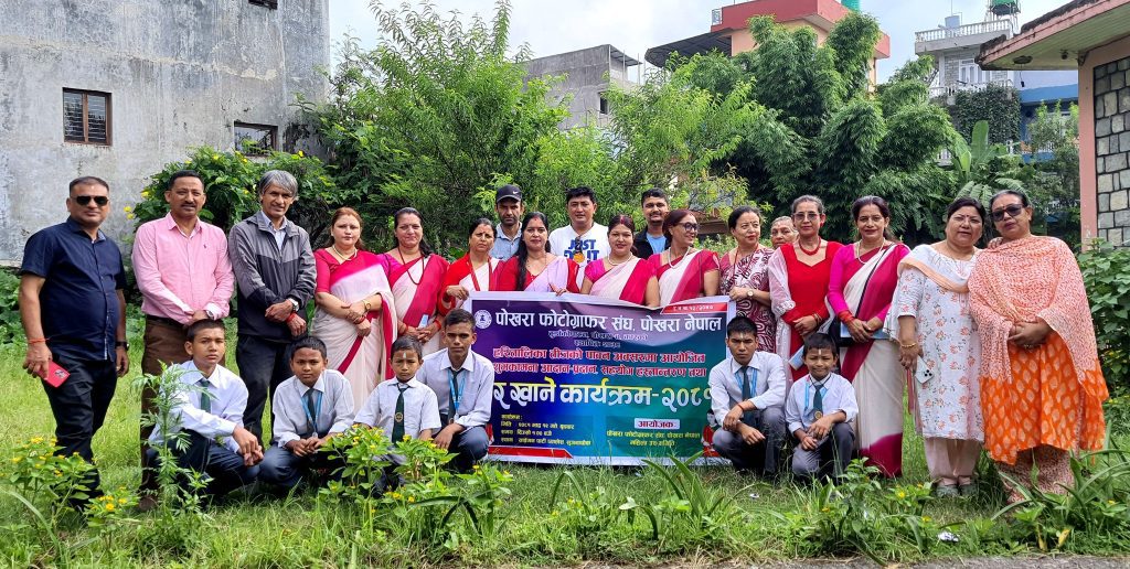 फोटोग्राफर महिलाको तिज बालआश्रममा