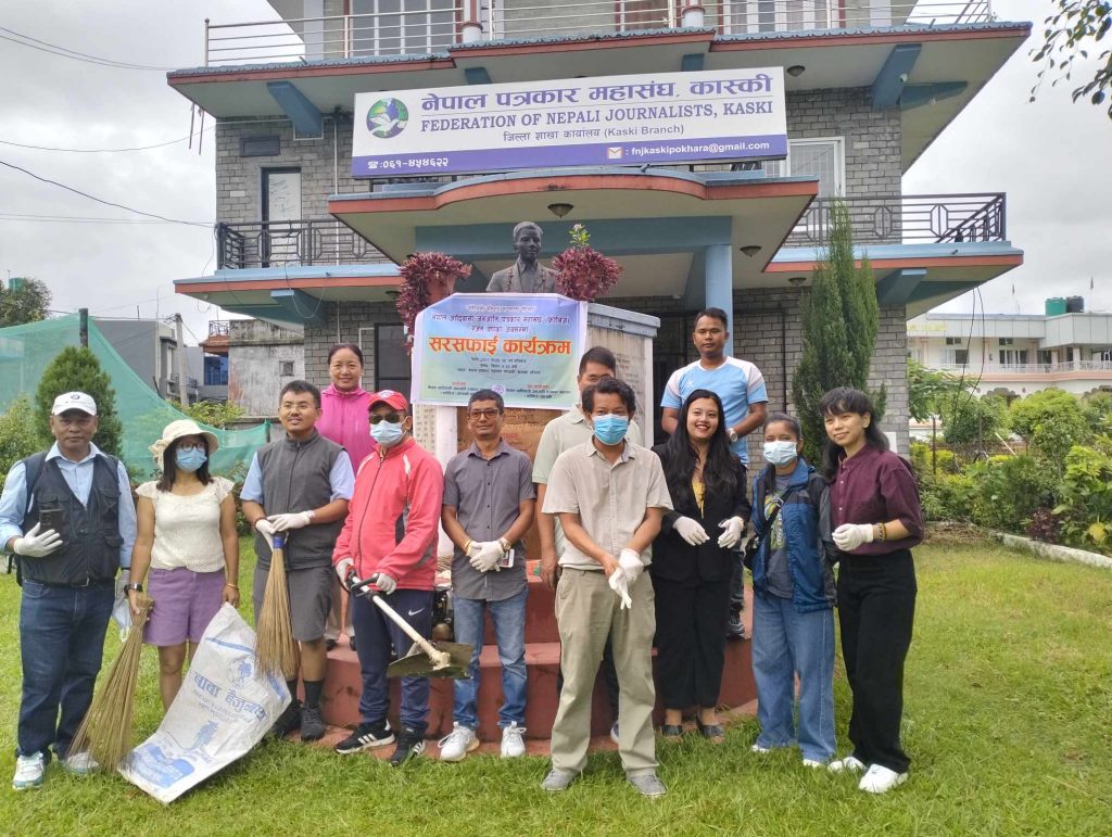 फोनिज रजत वर्षमा सरसफाई कार्यक्रम