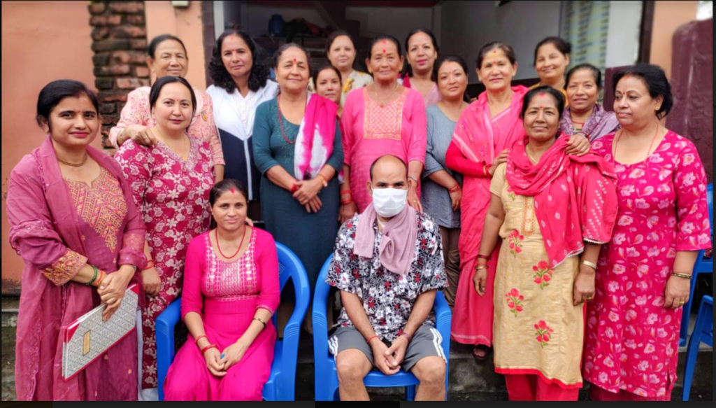 दाँतको क्यान्सरबाट ग्रसित रिमाललाई रानीपौवा महिला समूहको आर्थिक सहयोग