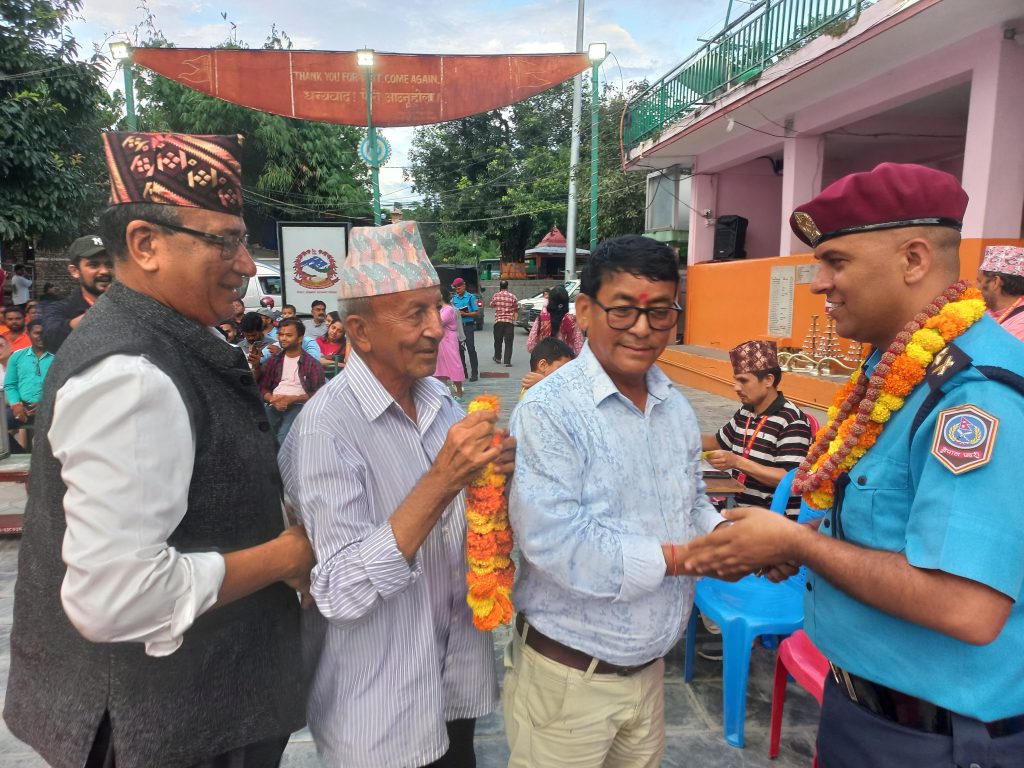 सन्ध्या आरतीमा वैदाम प्रहरी प्रमुख निरौलालाई स्वागत 