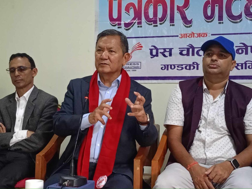 एमालेले दुई दलीय व्यवस्थाको वकालत गर्न सक्दैन : सञ्चारमन्त्री गुरुङ