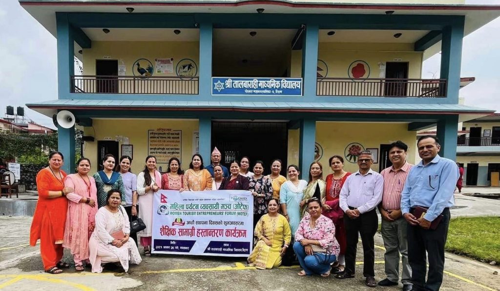 ओटेफ द्वारा तालबाराहीका विद्यार्थीलाई शैक्षिक सामग्री सहयोग