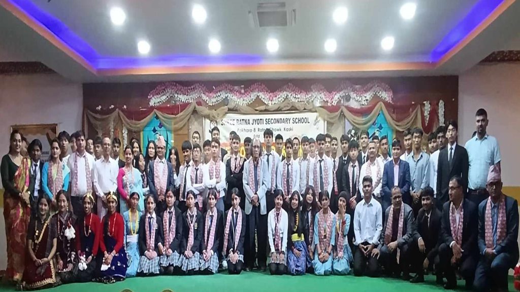 रत्नज्योति माविमा कक्षा ११ का विद्यार्थीलाई स्वागतसहित विविध कार्यक्रम