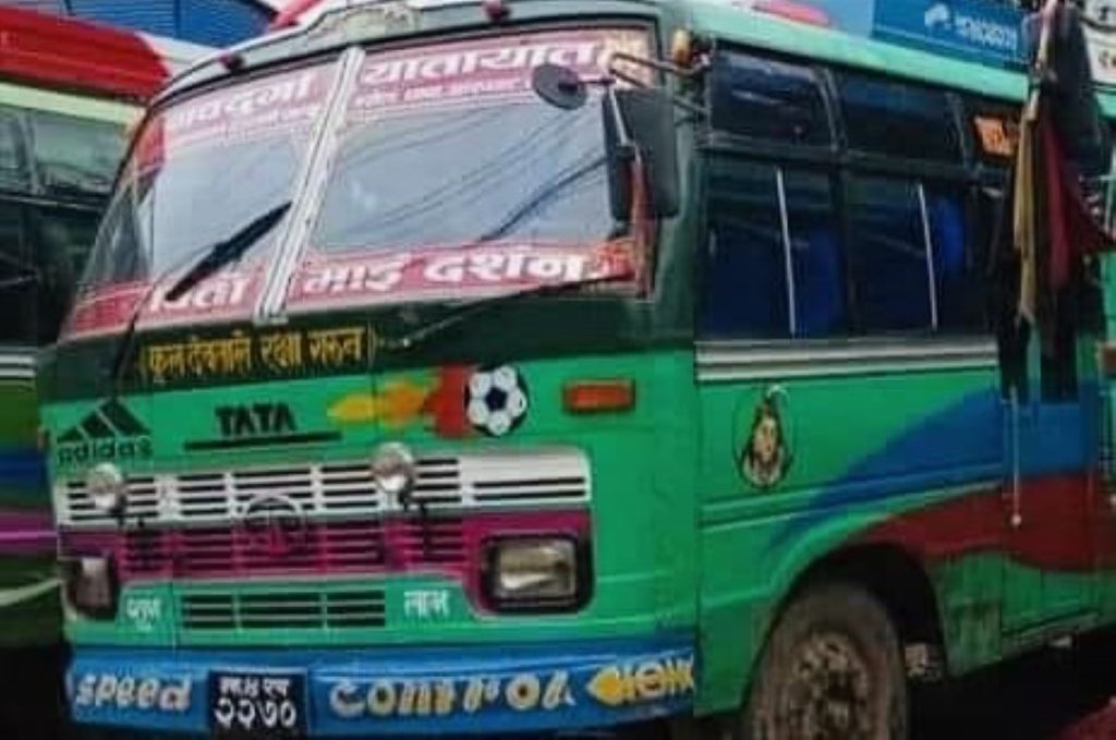 शुक्रबार बिहान गोरखाको लापुबेँसीबाट काठमाडौँ जाँदै गरेको बस सम्पर्कविहीन