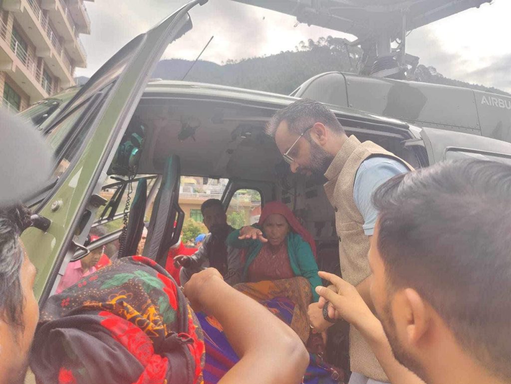 बुर्तिबाङबाट गर्भवतीको हेलिकप्टरमार्फत उद्धार