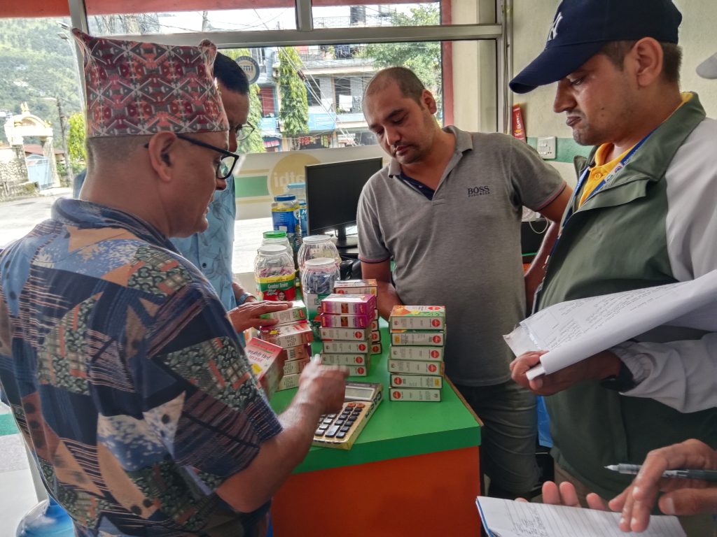 पोखरा महानगरद्धारा ८ पसलमा अनुुगमन,  ११ हजार मुल्य बराबरको सामग्री नष्ट