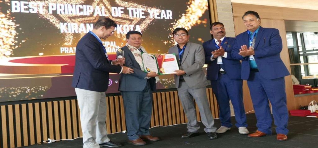 प्रतिभा माविका सापकोटालाई उत्कृष्ट प्राचार्यको अवार्ड