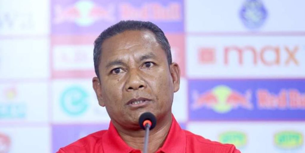 महिला फुटबल टोलीका मुख्य प्रशिक्षक राजेन्द्र तामाङले दिए राजीनामा