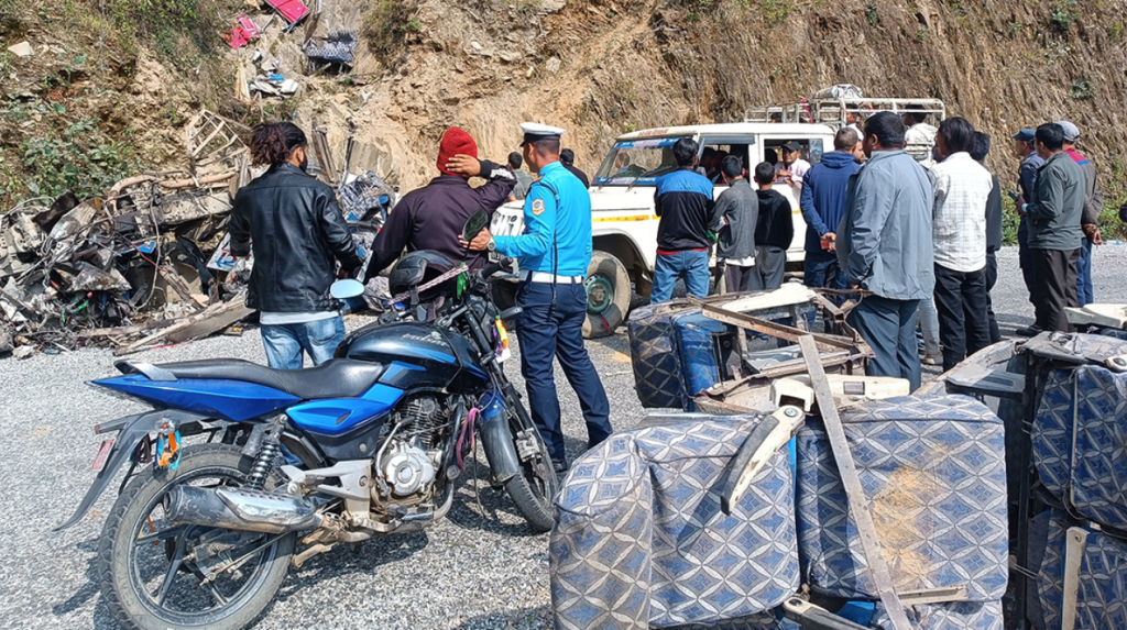 डडेल्धुरा बस दुर्घटना अपडेट: ज्यान गुमाउनेको संख्या पाँच पुग्यो, घाइते १२ जनालाई थप उपचारका लागि धनगढी पठाइयो